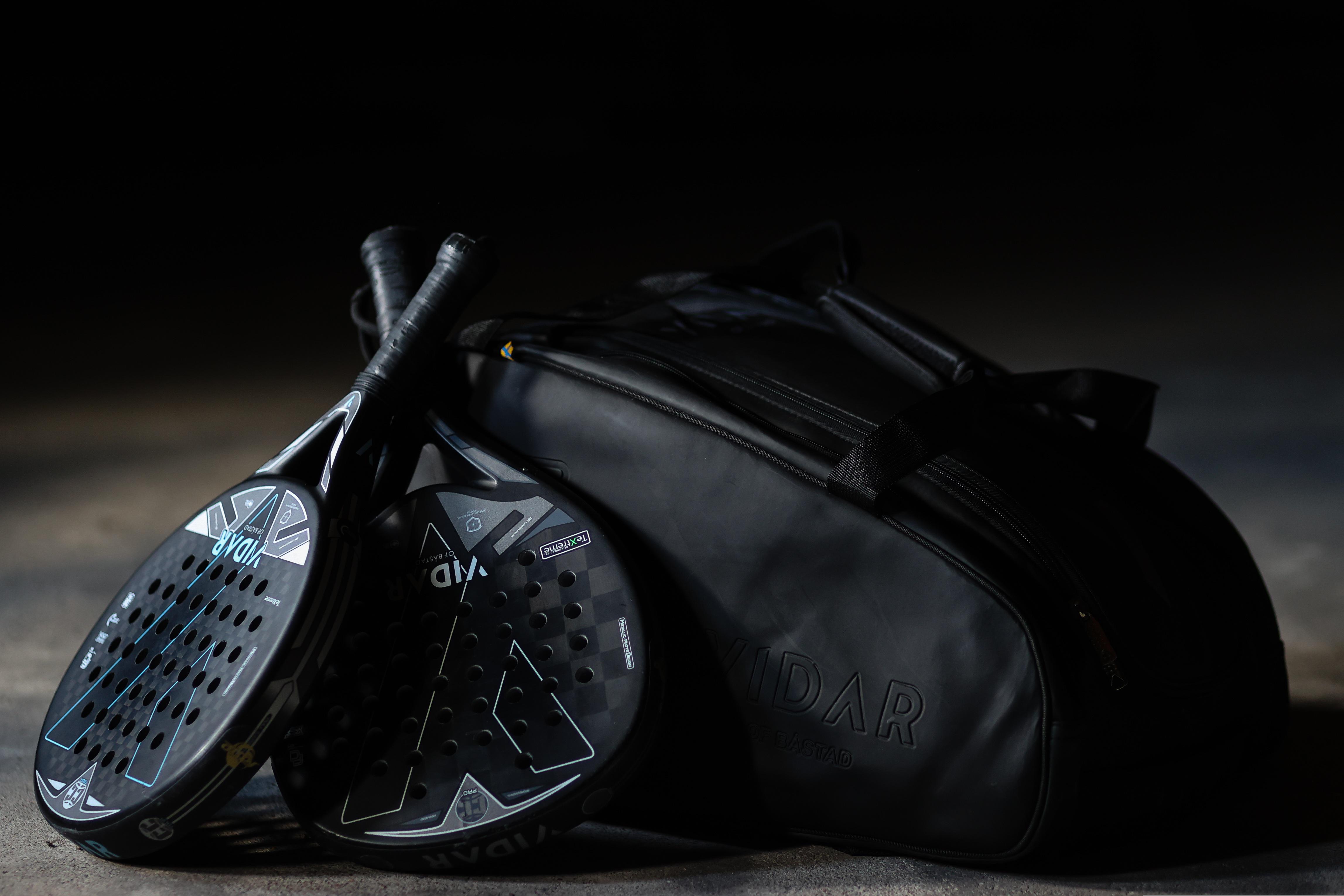 Partido de pádel en acción